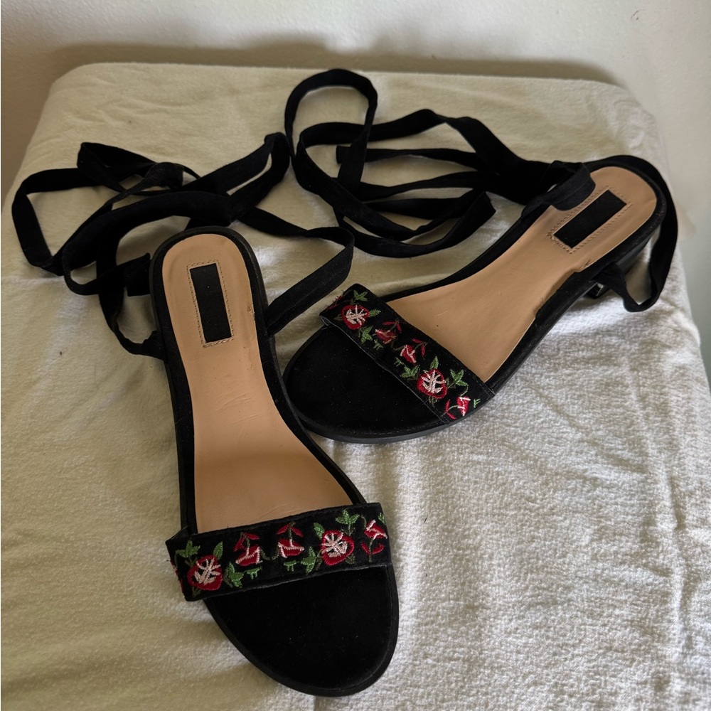 Perfect spring sandal 🌸🌼